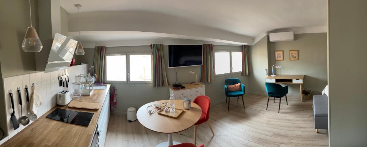 Au Coeur du Vieux Toulon: Renovated Calm Oasis with Elevator Apartment Exterior photo