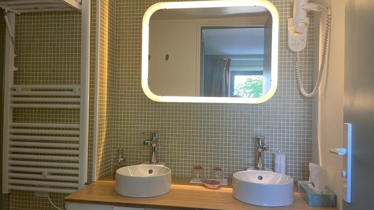 Au Coeur du Vieux Toulon: Renovated Calm Oasis with Elevator Apartment Exterior photo